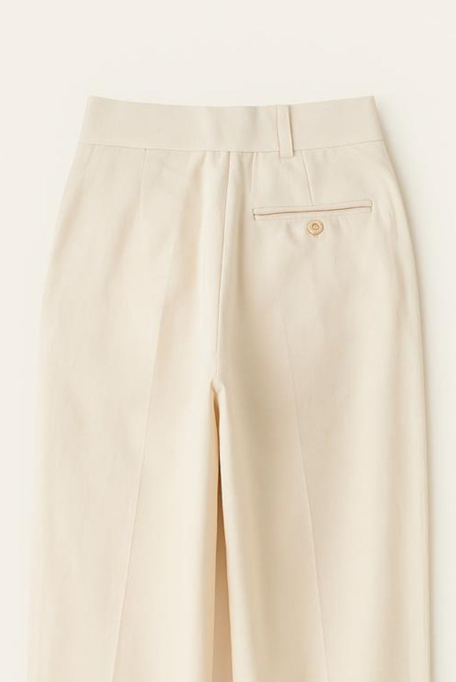 WOMEN'S CREAM STRAIGHT FIT SINGLE PLEATED TROUSER